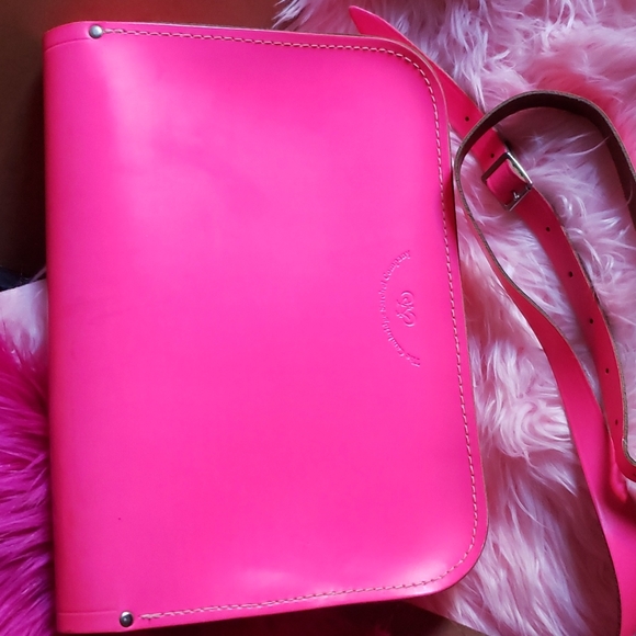 Bag/ purse/The Cambridge" bright pink color suitcase/ purse 👛 - Picture 3 of 7